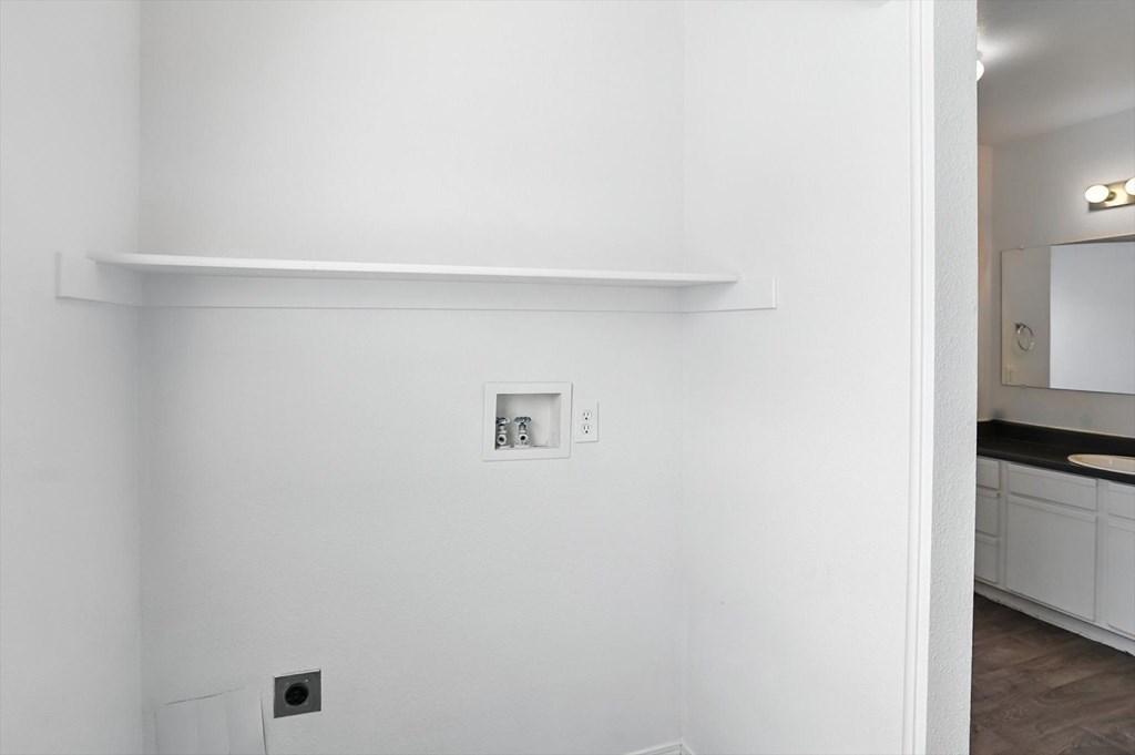 Large Closet at Oakstone Apartments, Clearfield