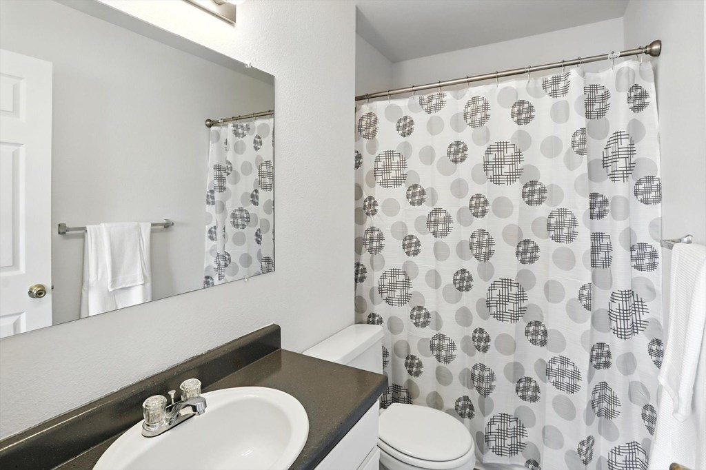 Luxurious Bathroom at Oakstone Apartments, Clearfield, UT