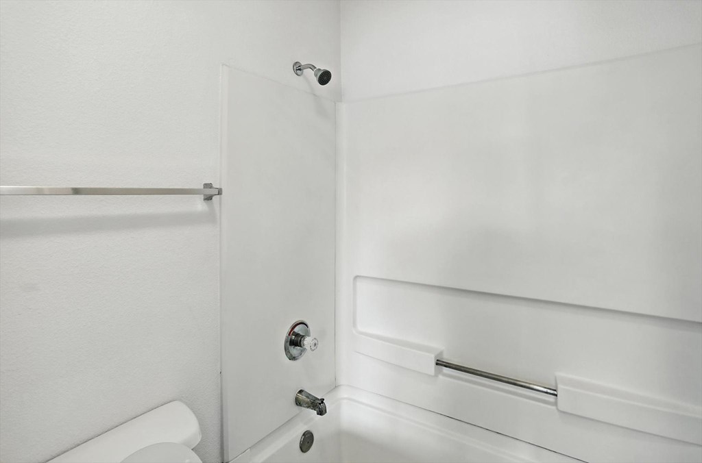 Oval Bathtub at Oakstone Apartments, Clearfield, Utah