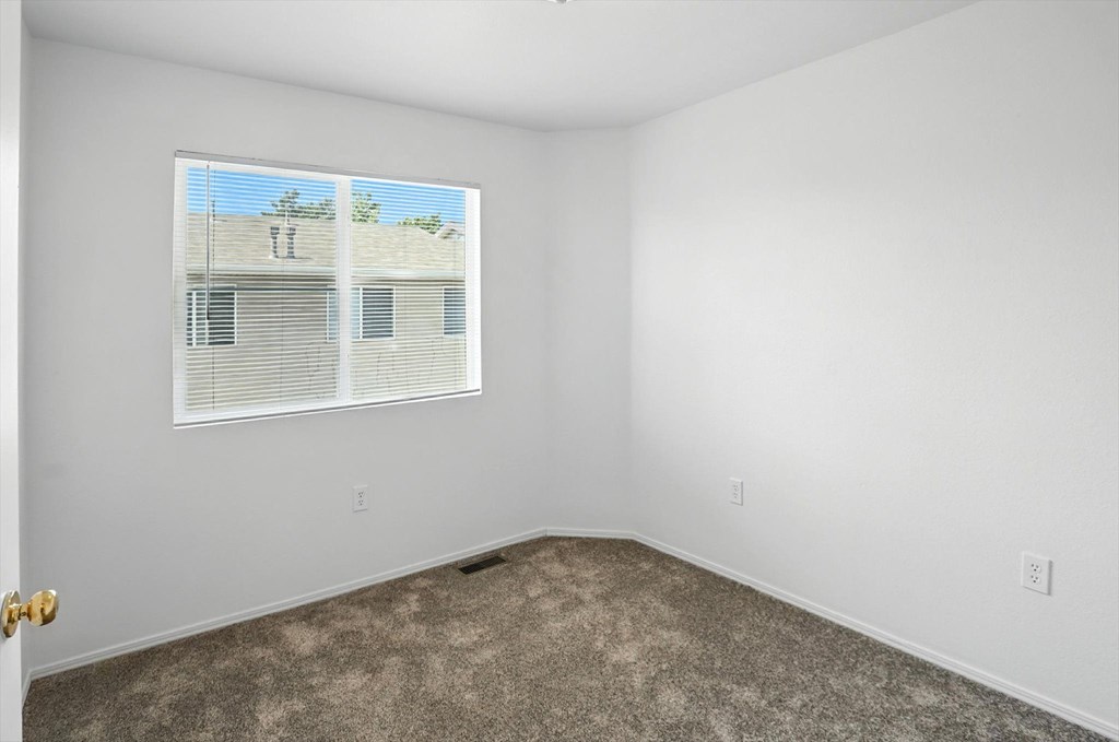 Carpeted Bedroom at Oakstone Apartments, Clearfield, UT, 84015