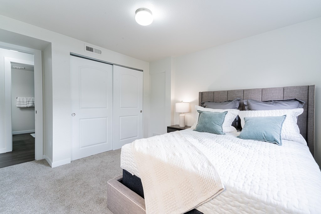 Edgewater Apartments Boise - Old