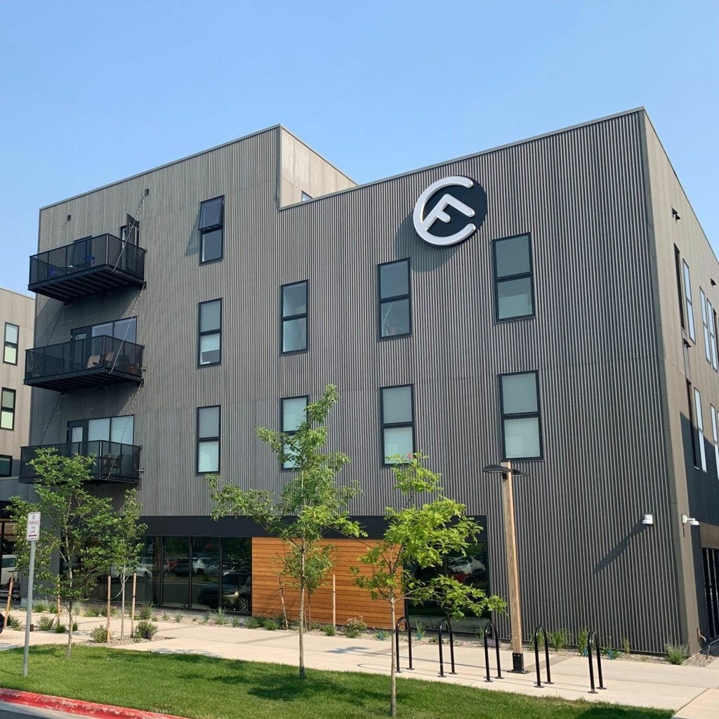 the building where the hotel is located