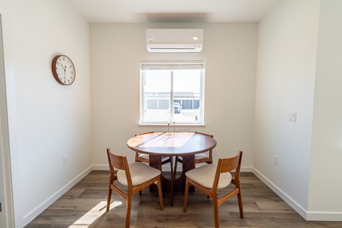 A dining room with a table and chairs. at Silverbrook Apartments, Kalispell, Montana