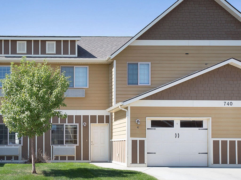Universally Attached And Detached Garages at King West One Apartments, Billings, Montana