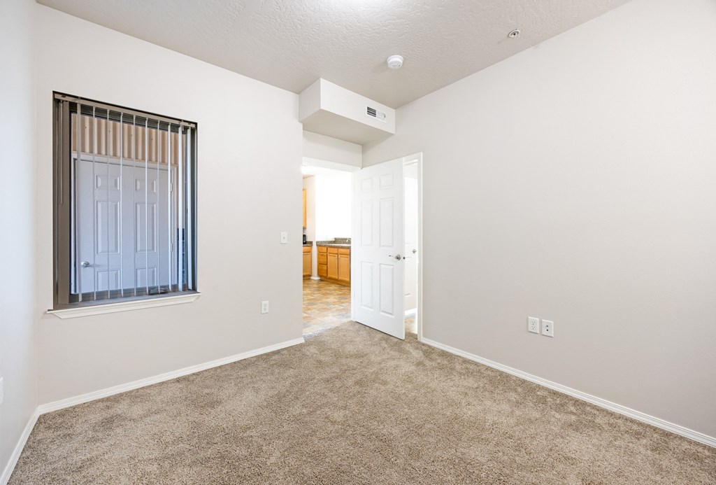 A room with a carpeted floor and a window with blinds. at Ashlyn Place, Missoula