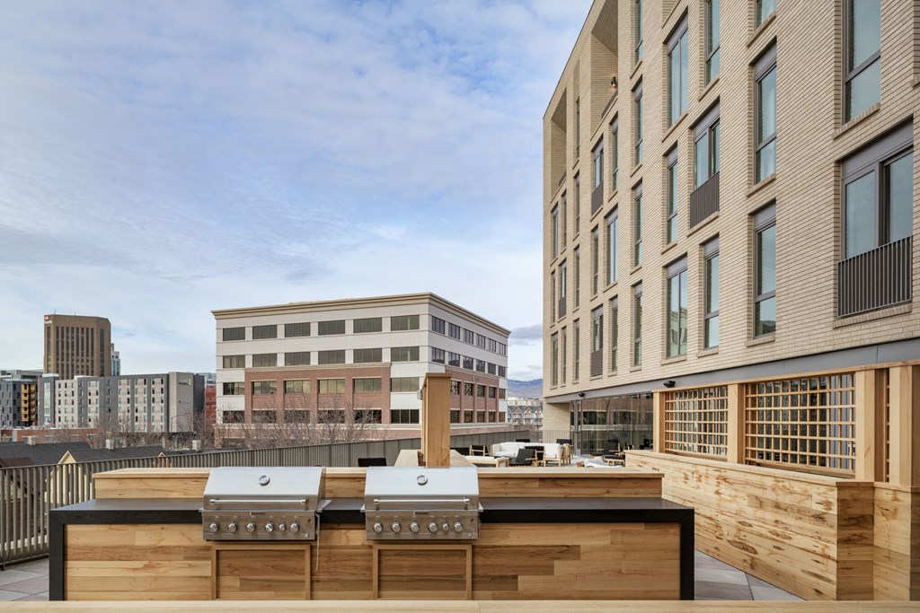 the rooftop terrace has a barbecue grill and views of the city