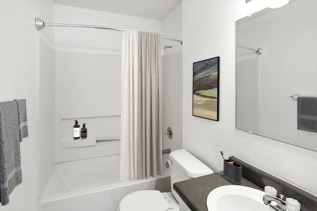 Bathroom With Bathtub at Oakstone Apartments, Utah, 84015