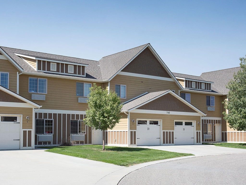 Garages Available at King West One Apartments in Billings, 59106