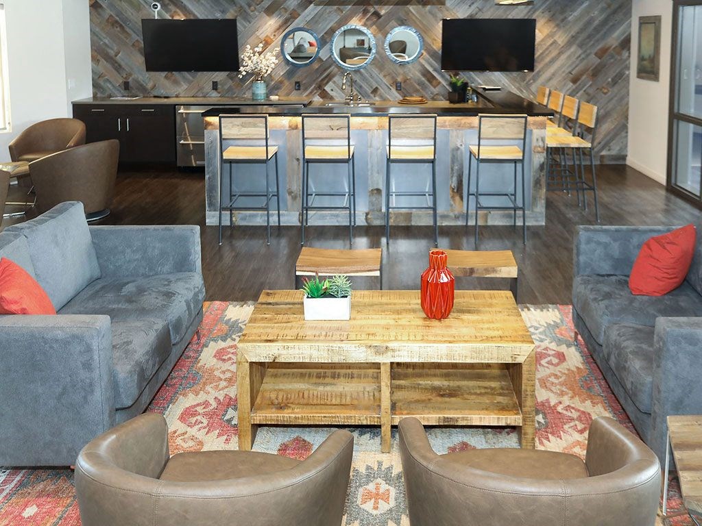 Social Lounge at Avenue C, Montana