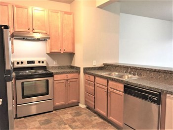 Kitchen cabinets Kitchen cabinets at Ashlyn Place Apartments, Missoula, 59801 - Photo Gallery 3