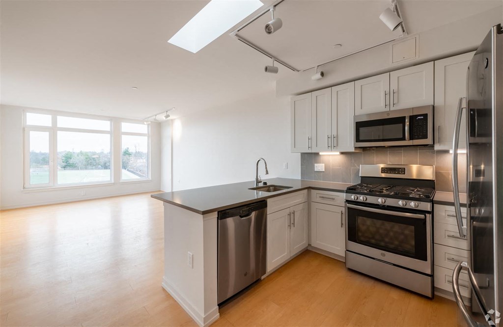 Fully Furnished Kitchen With Stainless Steel Appliances at Park77 Apartments, Cambridge, MA