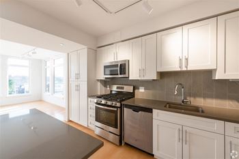 Electric Range In Kitchen at Park77, Cambridge, MA, 02138