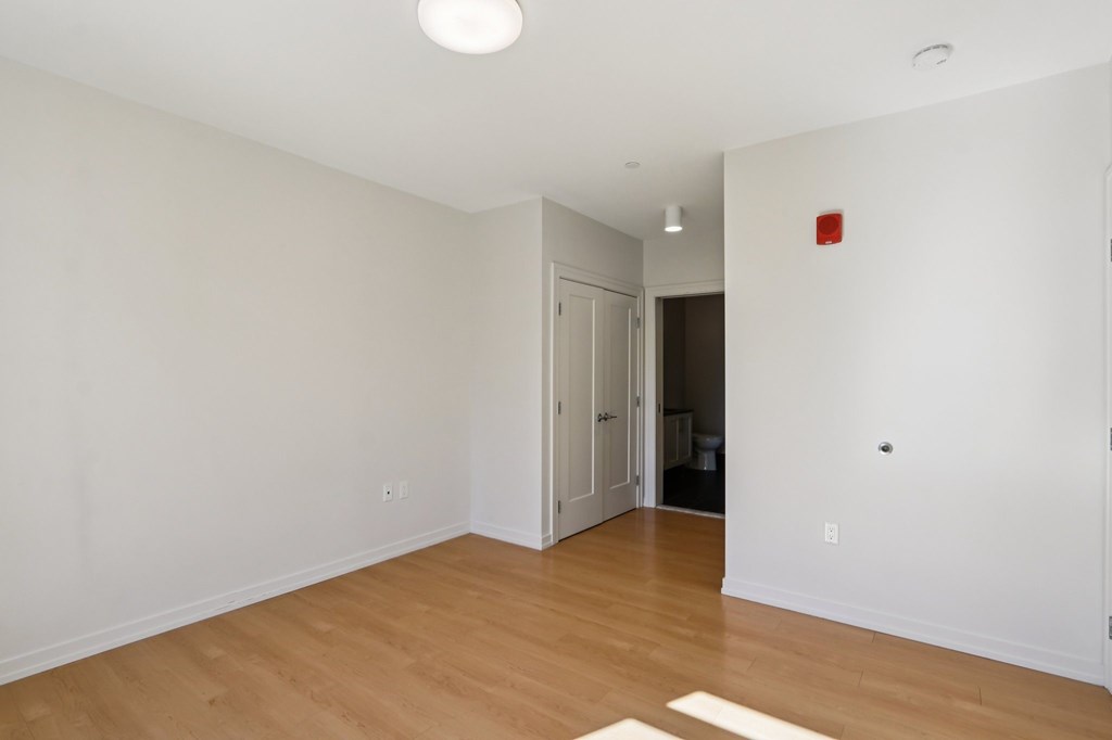 Spacious bedroom at Park77 Apartments, Cambridge, Massachusetts