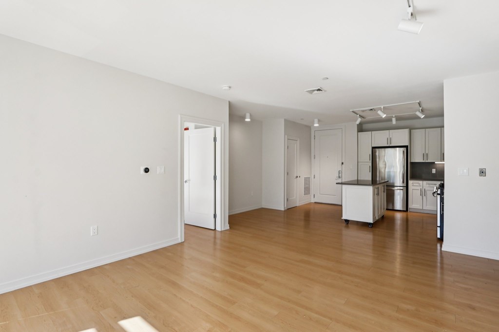 Unfurnished living room at Park77 Apartments, Cambridge, MA