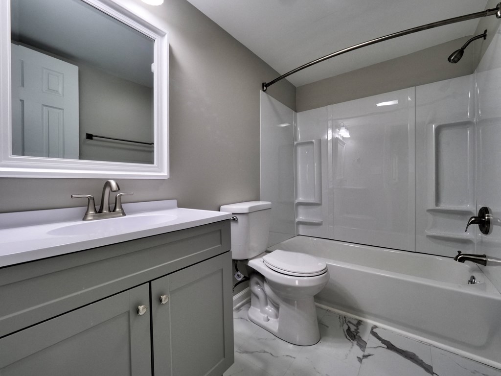 Bathroom with Tub at Highland Club Apartments, Watervliet, NY 12189