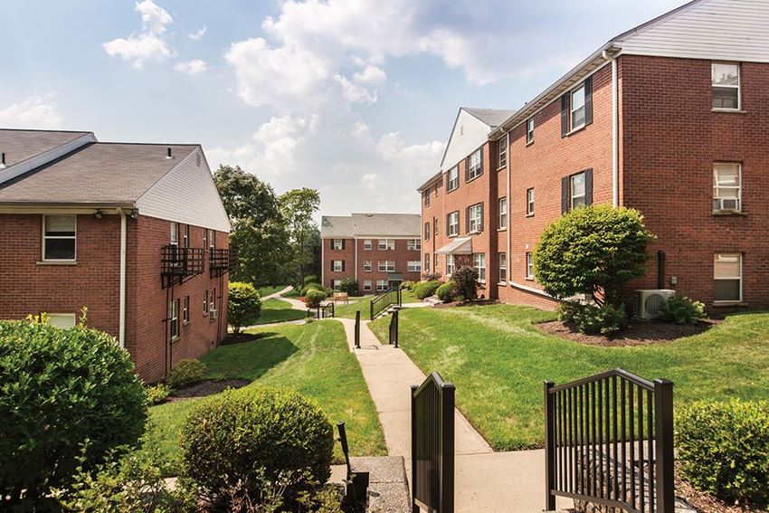 589 Moonachie Avenue Studio-3 Beds Apartment for Rent - Photo Gallery