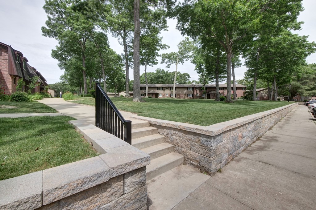 Courtyard View at Oakview Apartments, Coram, New York
