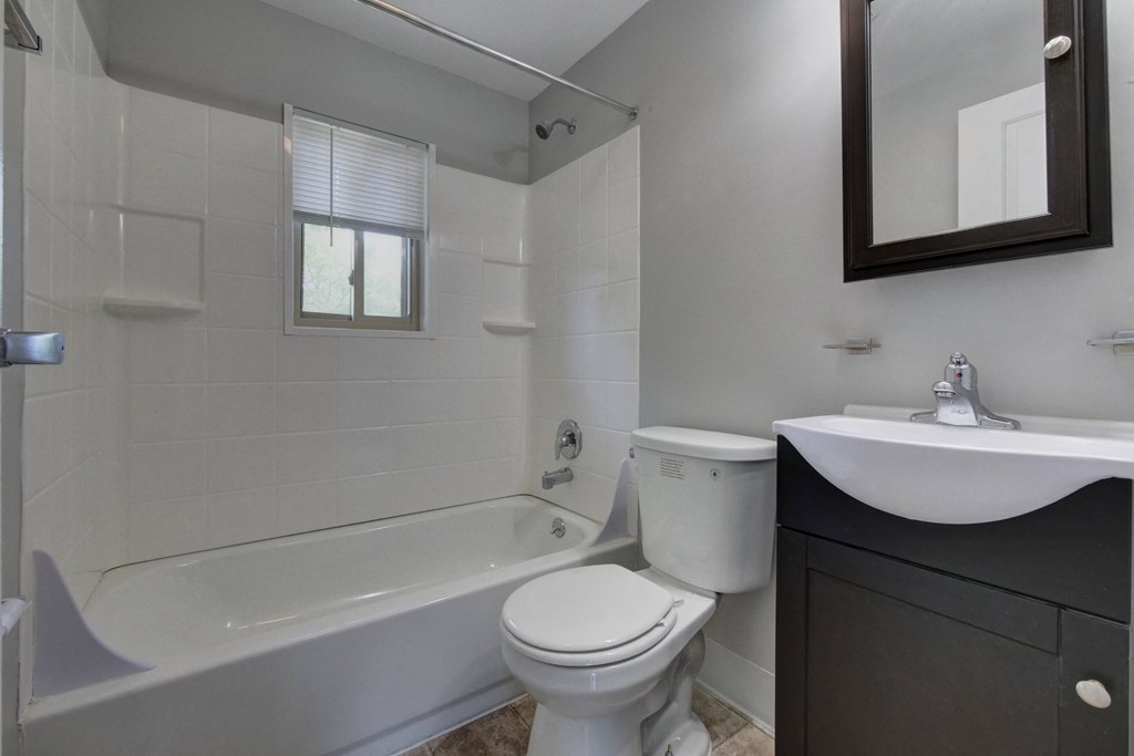 Bathroom With Bathtub at Oakview Apartments, New York