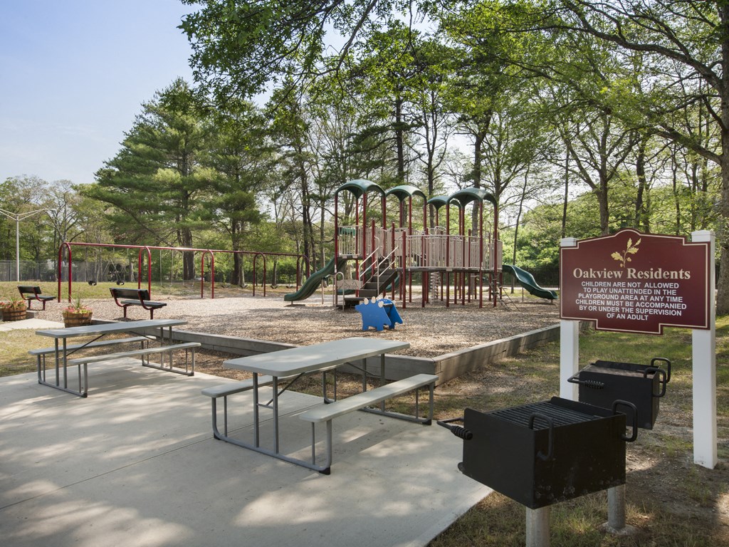 Grill And Patio at Oakview Apartments, New York, 11727