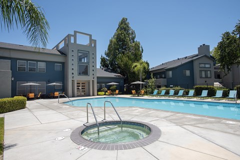 A swimming pool with a hot tub at Autumn Oaks Apartments, Roseville, CA, 95678