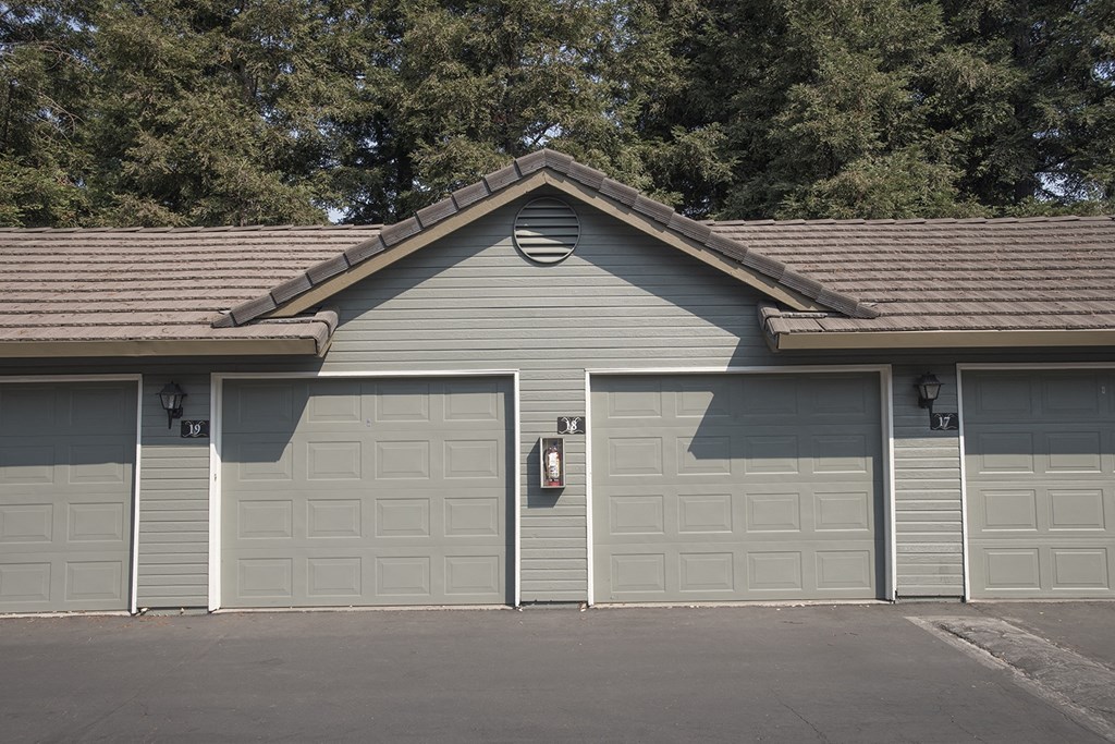 Canterbury Downs Garage Exteriors