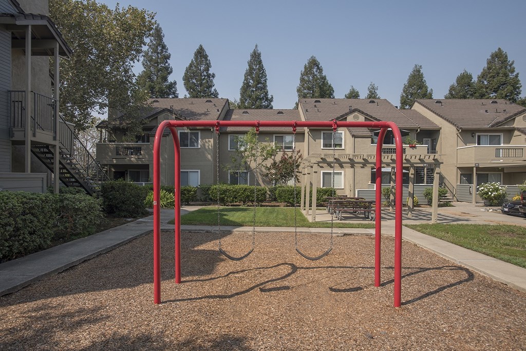 Canterbury Downs Swing Set