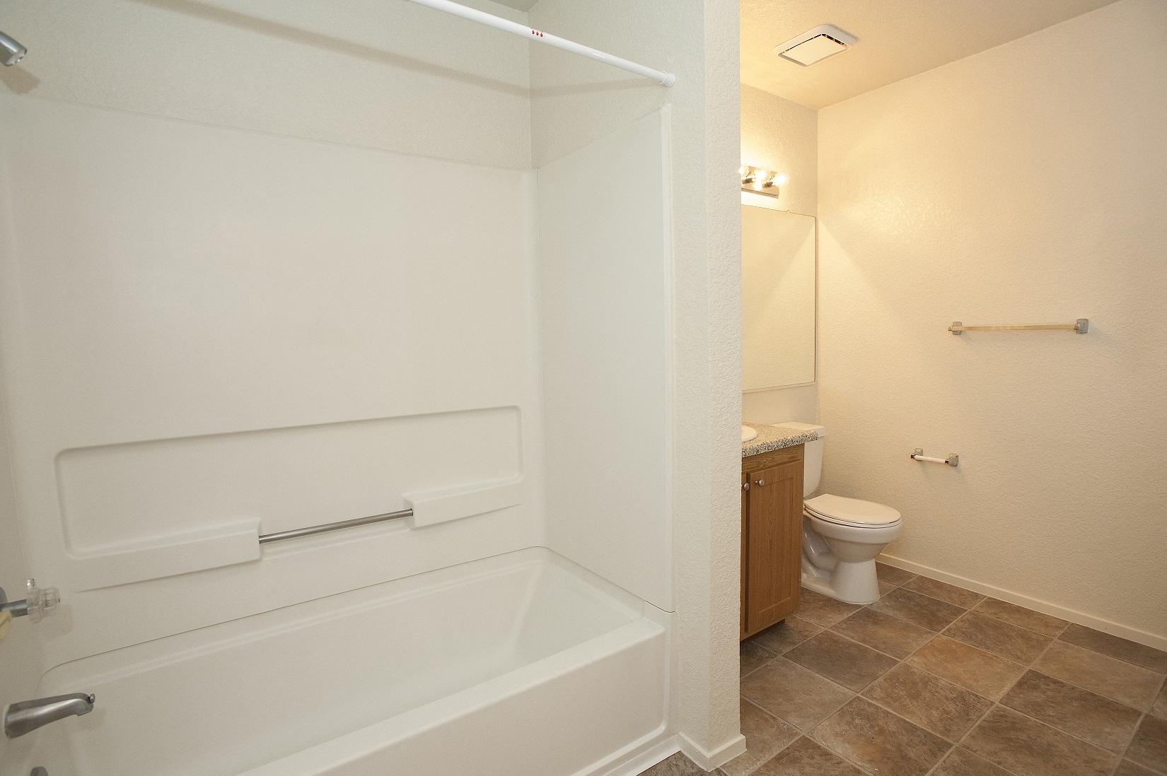 Canterbury Downs Vacant Second Bathroom