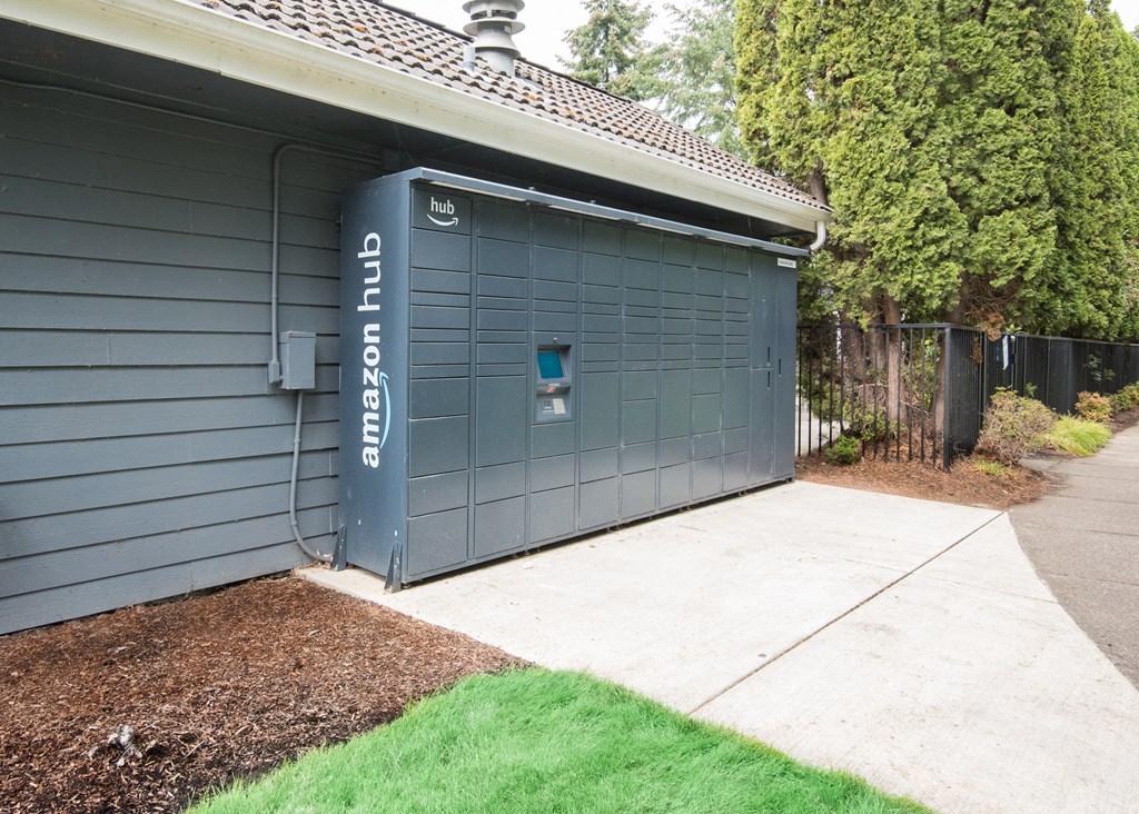 Creekside Village 24 Hour Self Serve Package Lockers