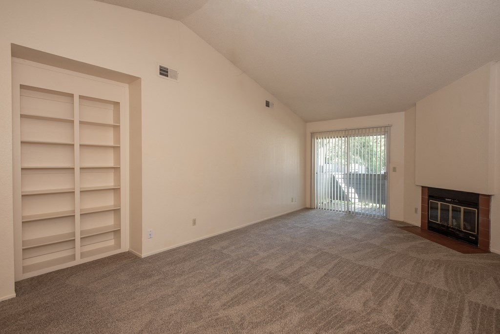 vacant living room at Delta Pointe Apartments, California, 95833