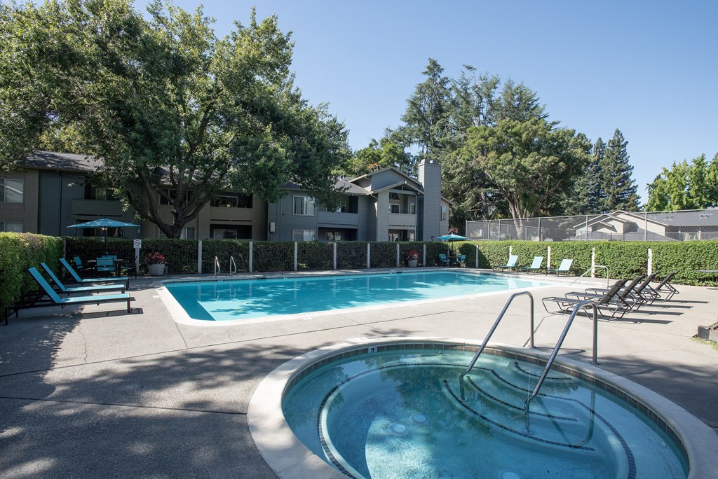 swimming pool and spa at Delta Pointe Apartments, Sacramento, California 95833