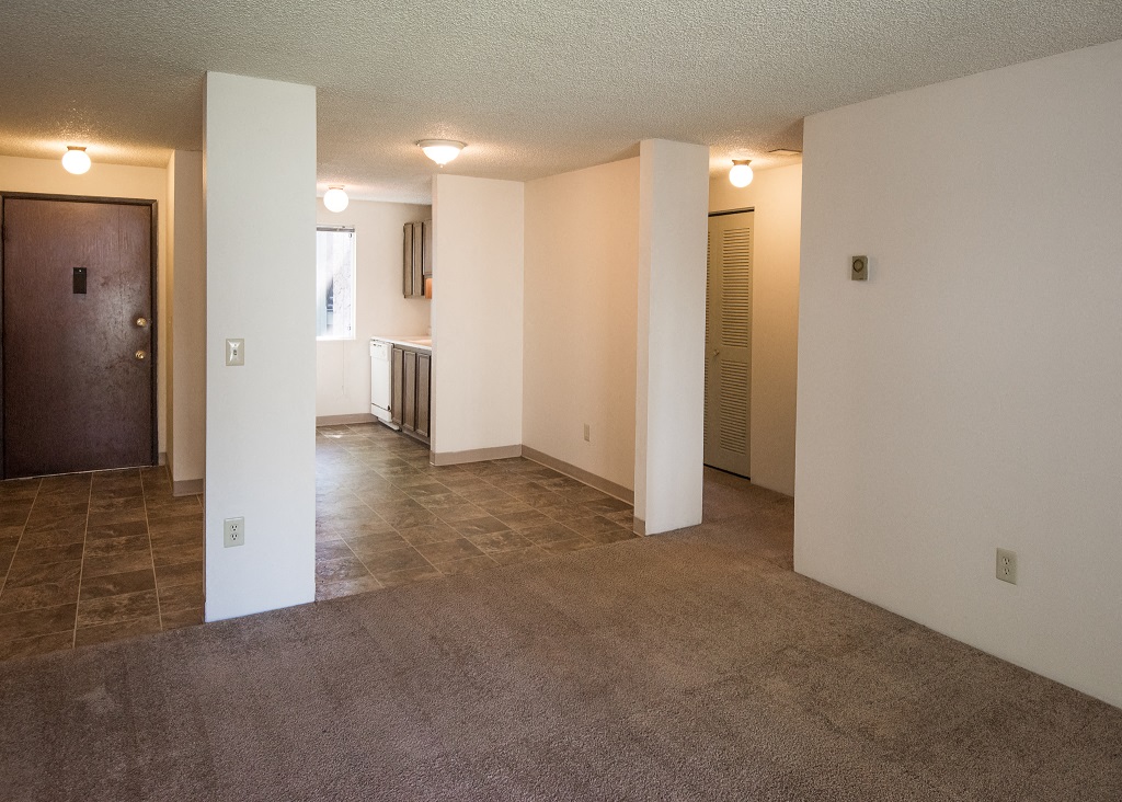 Garden Glen Vacant Apartment Living Room & Entry