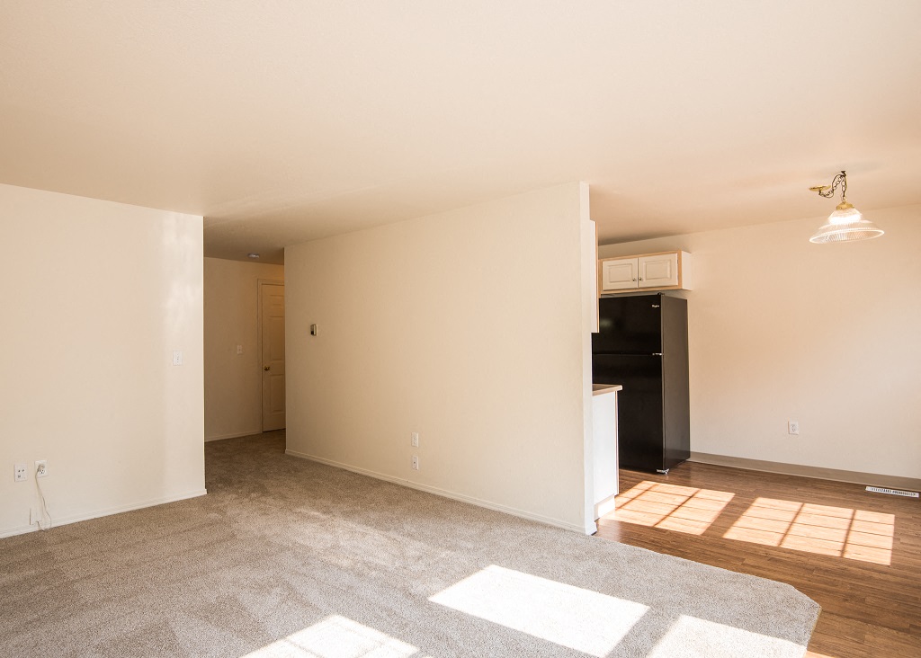 Hathaway Court Vacant Townhome Living Room at Hathaway Court Apartments, OR 97070