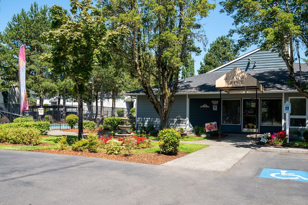 Hunt Club clubhouse exterior