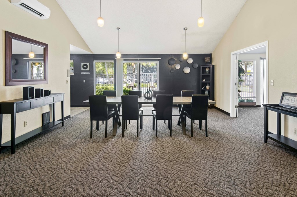 Hunt Club clubhouse dining seating