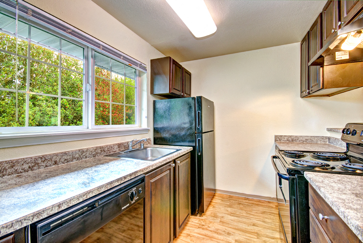 Maple Pointe Vacant Apartment Upgraded Kitchen
