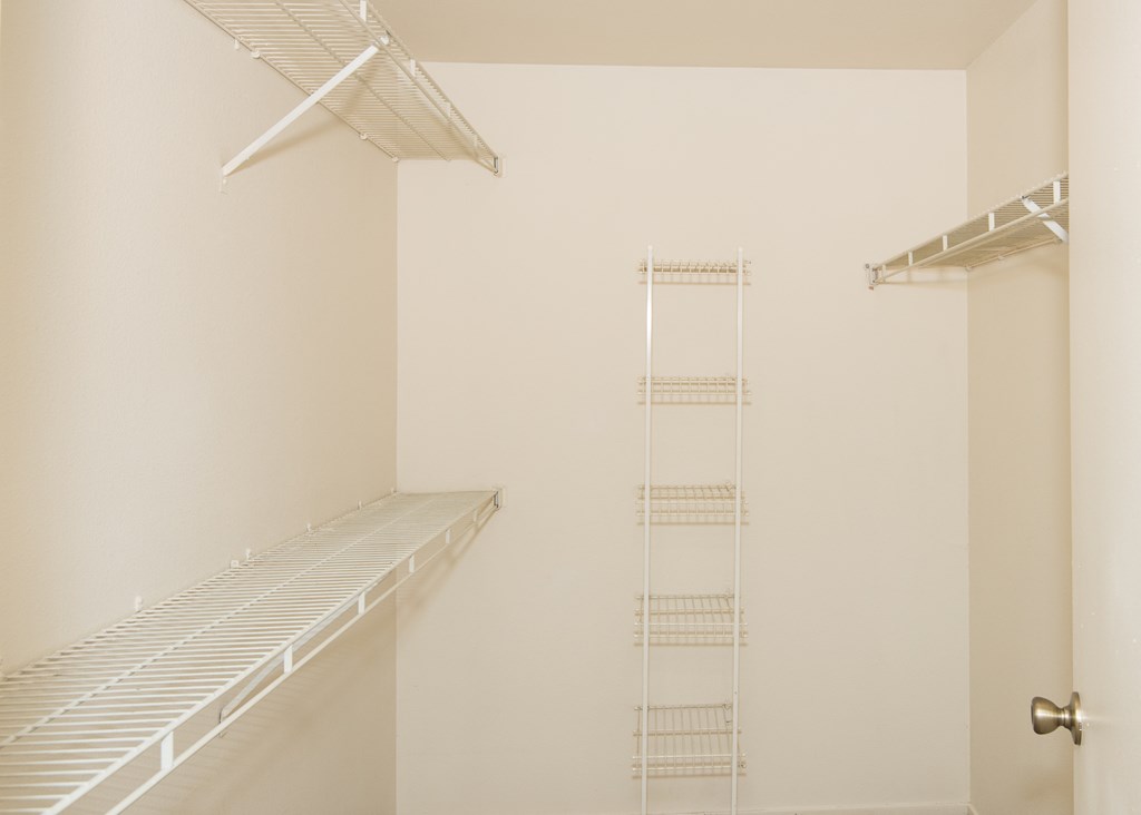 Martinazzi Village Master Bedroom Walk In Closet