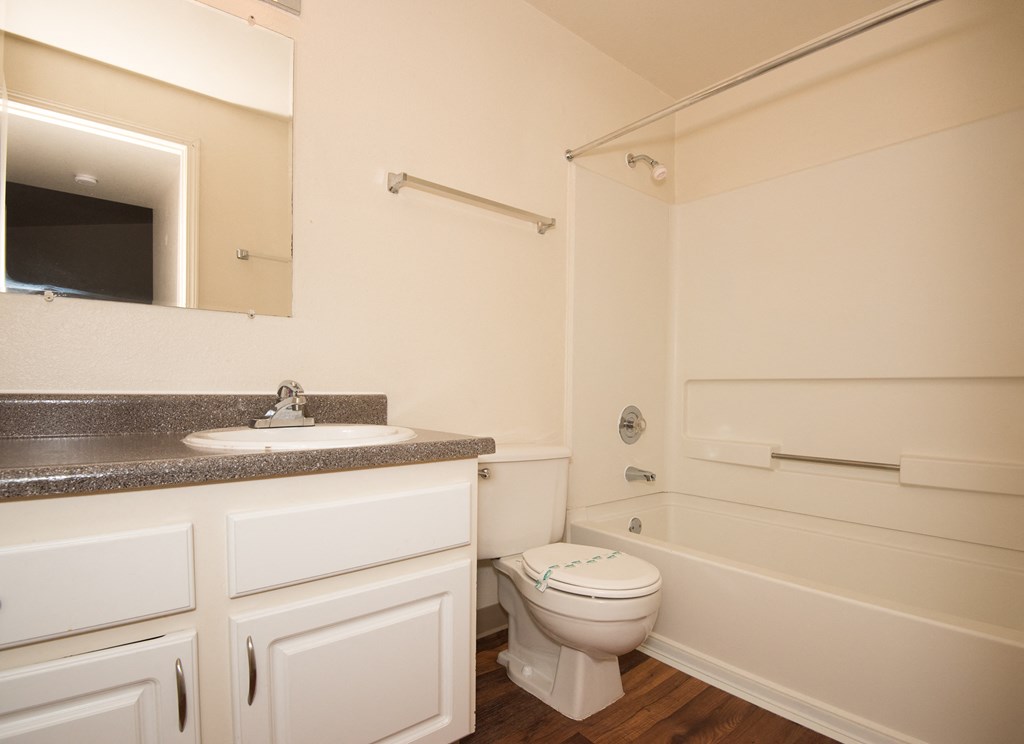 Martinazzi Village Vacant Bathroom