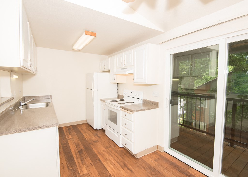 Martinazzi Village Vacant Kitchen