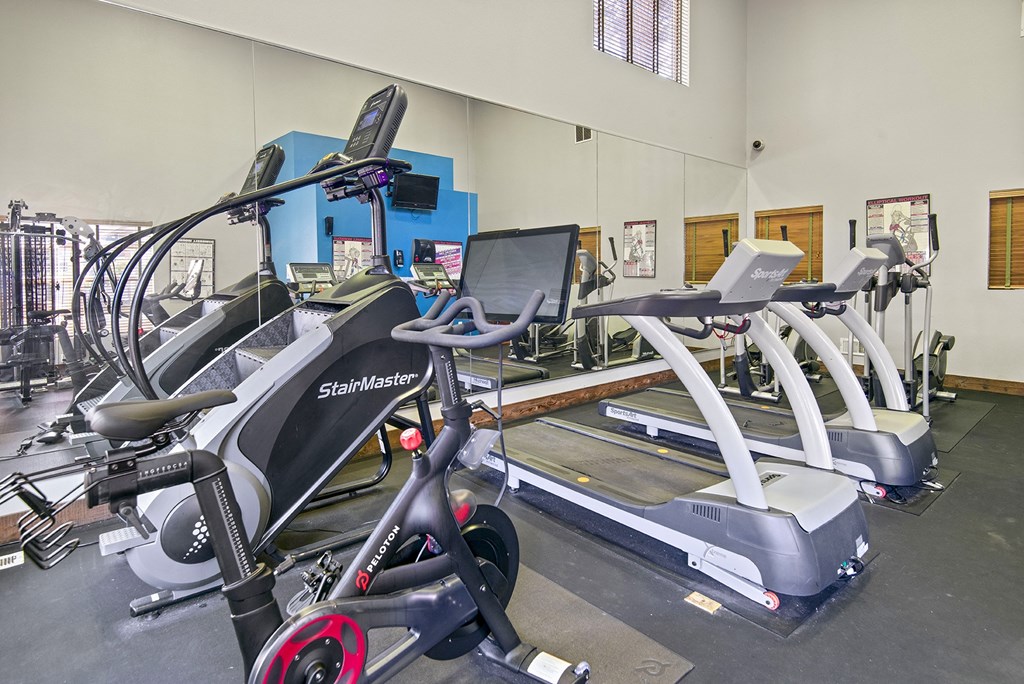 Pembrooke, Kent, fitness center and equipment