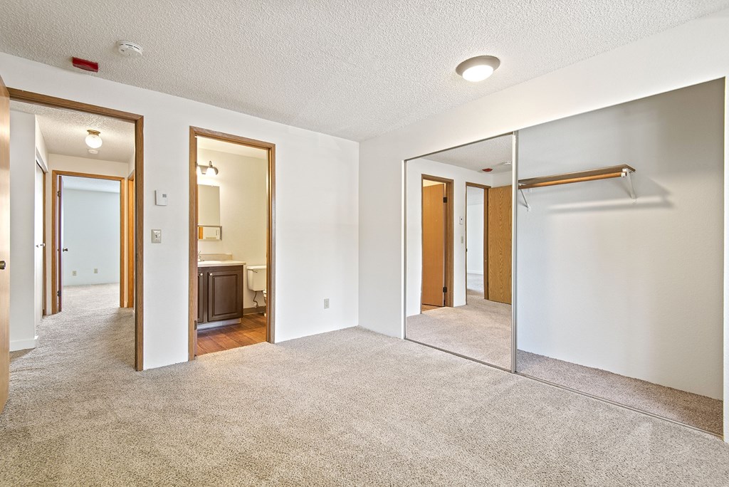 Pembrooke, Kent, vacant 2x2 primary bedroom and bathroom