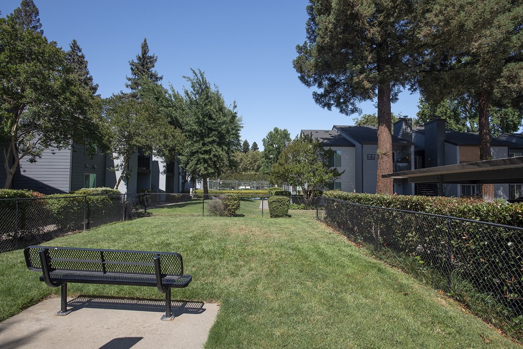Pheasant Pointe Bark Park Bench
