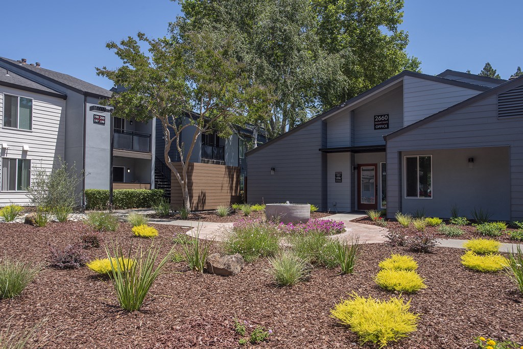 Pheasant Pointe Leasing Office Exterior,  Landscaping, and Fountain