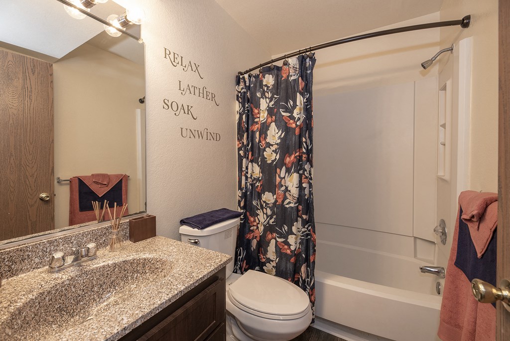 Pheasant Pointe Model Second Bathroom