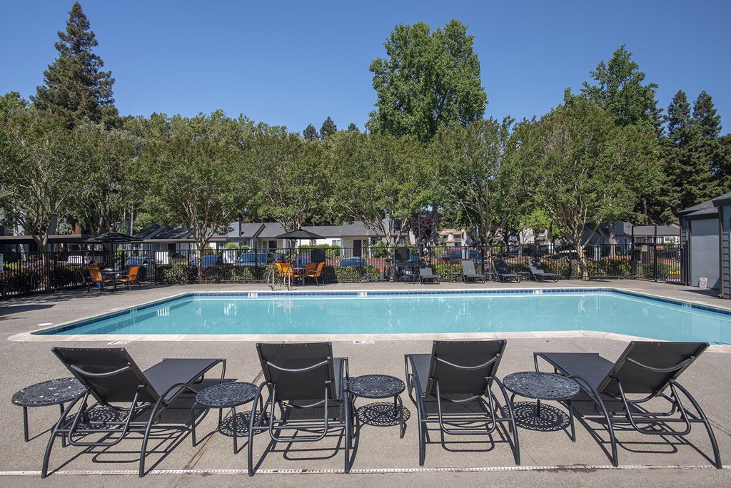 Pheasant Pointe Swimming Pool Lounge Chairs