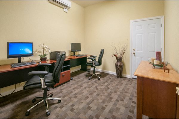 Riverwood Apartments 24620 Russell Road Kent Wa Rentcaf 233