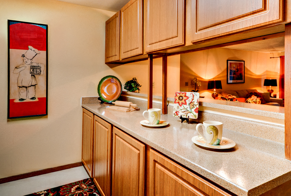 Kitchen & Bar at Riverwood Apartments, Washington