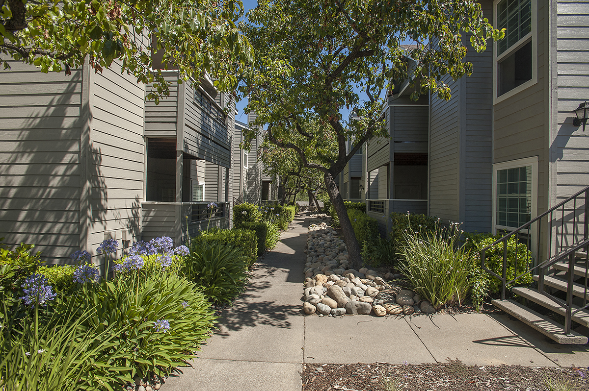 Rocklin Gold Building Exterior & Walking Path