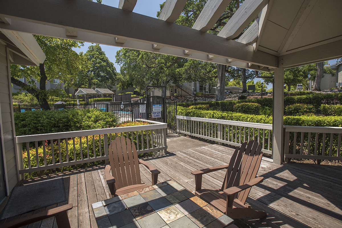 Rocklin Gold Sundeck Lounge