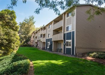 Building Exterior Back Patios & Decks at Rolling Hills Apartments, Tualatin, 97062