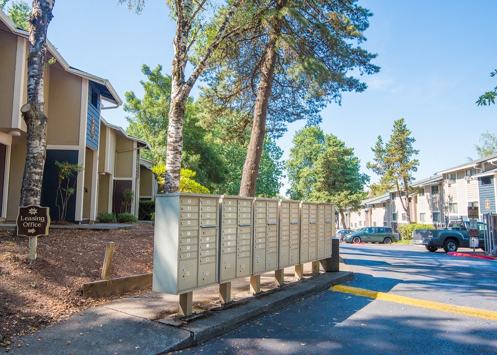 Rolling Hills Mail Station at Rolling Hills Apartments, OR 97062
